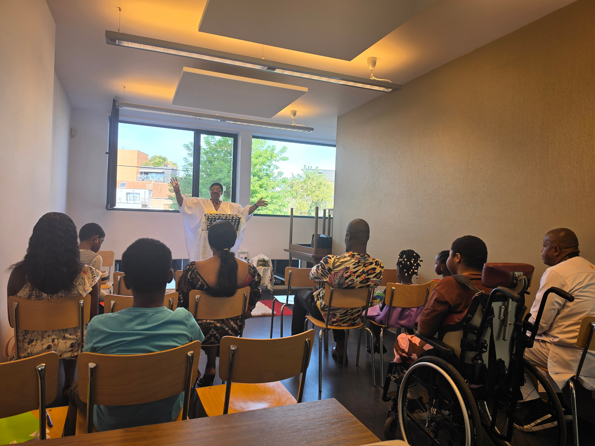 Sunday worship service at Synagogue City Ministry in Eeklo